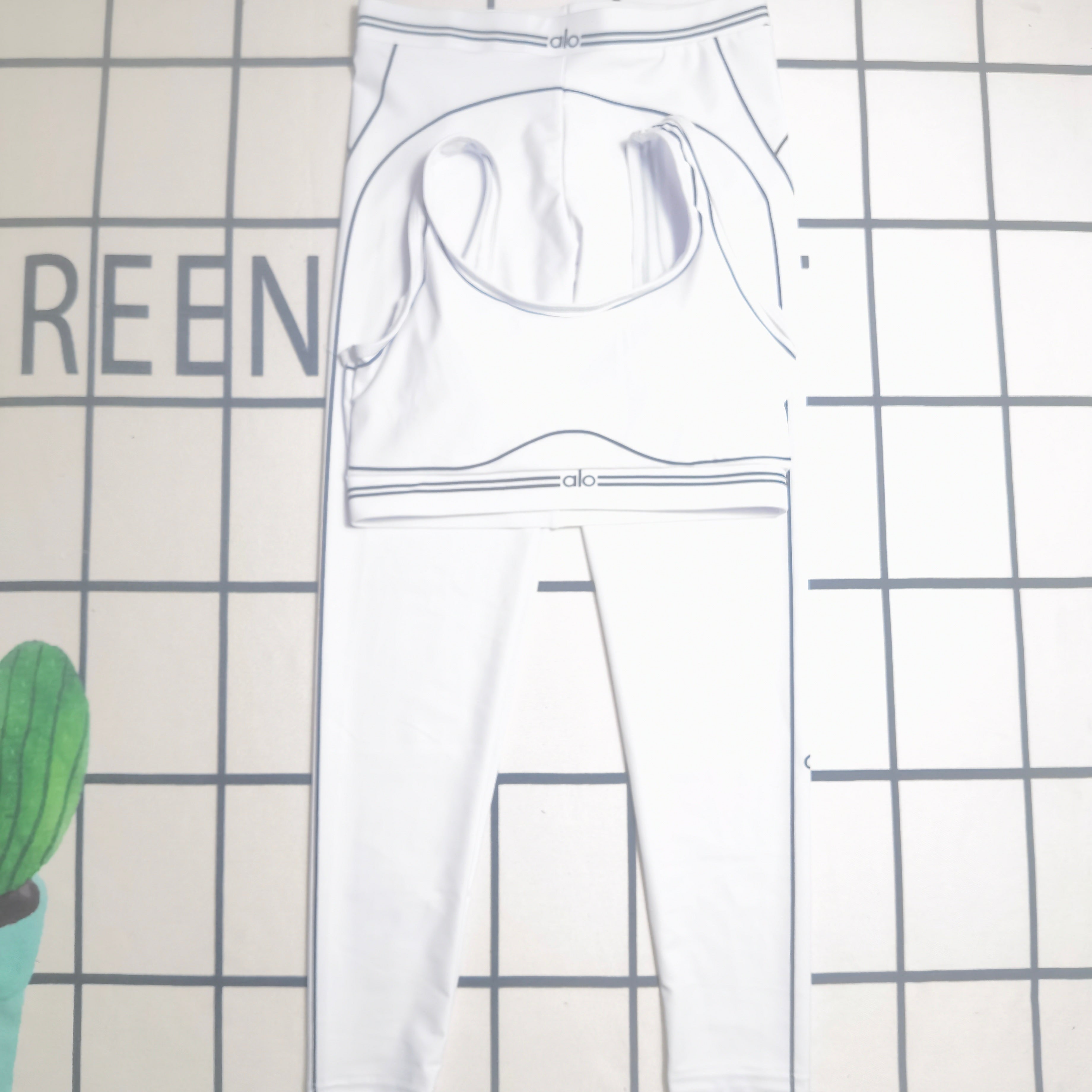White Alo Set