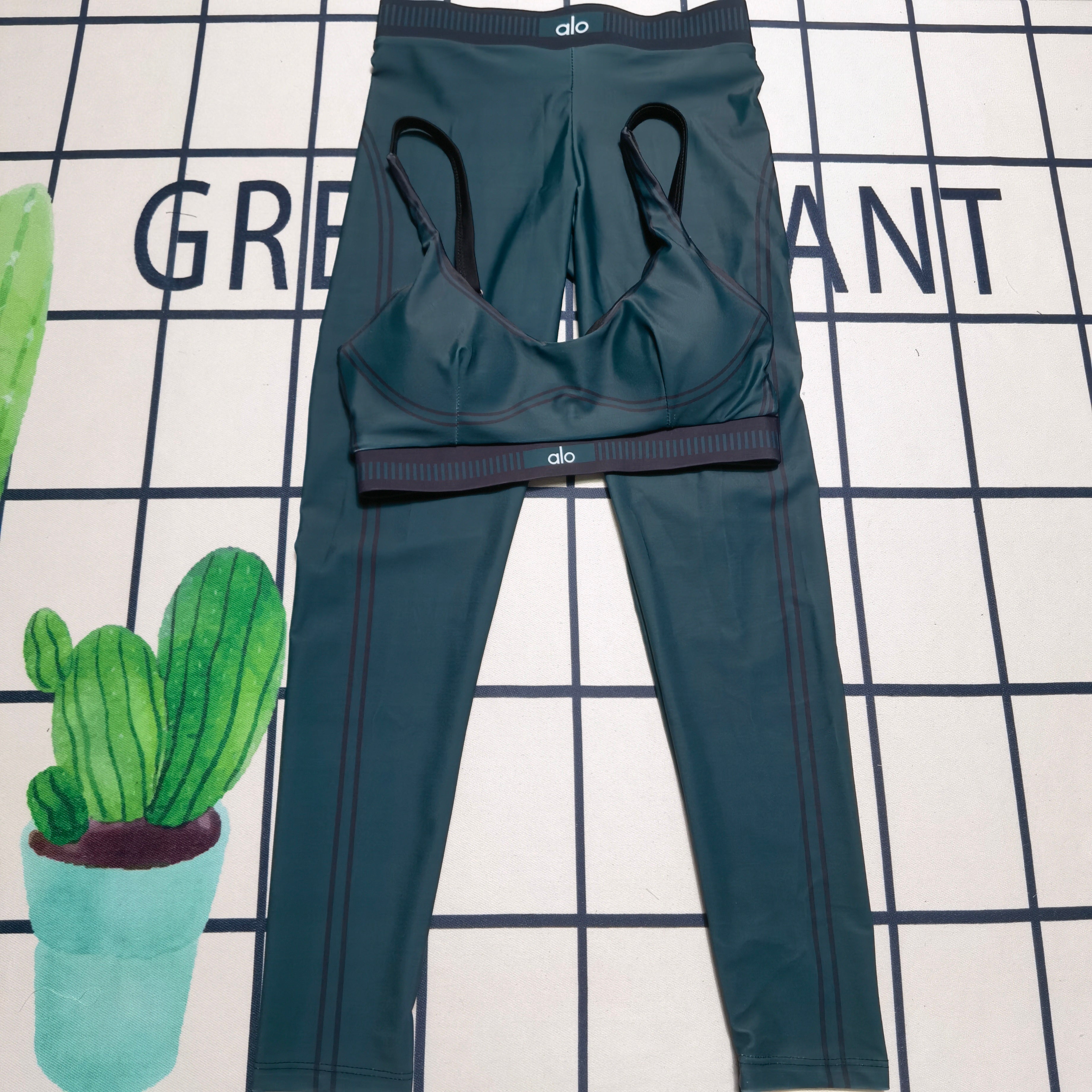 Hunter Green Alo Set